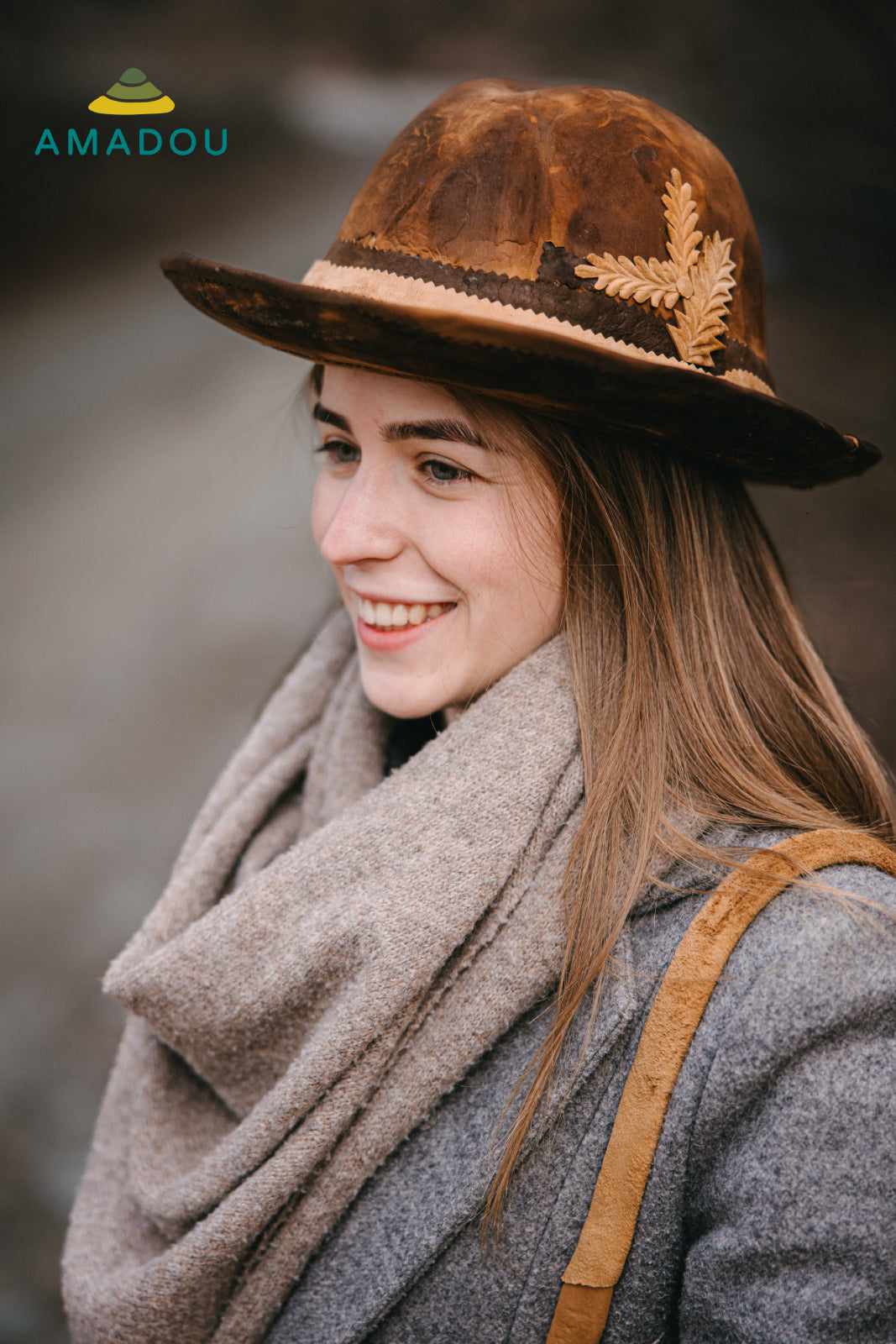 Hajlított karimájú trilby tapló kalap